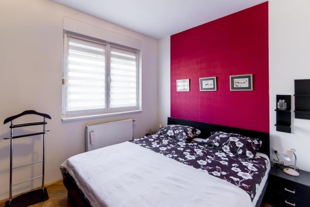 נובי סאד Modern Living Apts - Botanica - Private Parking מראה חיצוני תמונה